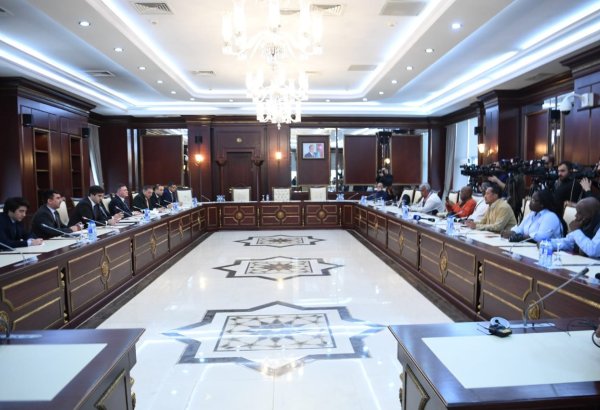 В парламенте Азербайджана состоялась встреча с представителями СМИ из французских колоний