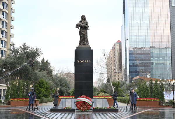 Коллектив Милли Меджлиса Азербайджана почтил память жертв Ходжалинского геноцида (ФОТО)