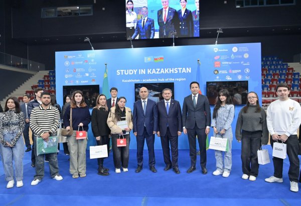 В Баку проходит образовательная выставка университетов Казахстана