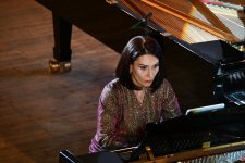 В Баку представлен великолепный вечер "Зеркало звуков" – музыка сквозь песок  (ФОТО)