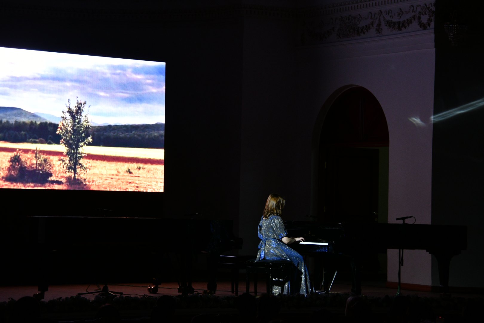 В Баку представлен великолепный вечер "Зеркало звуков" – музыка сквозь песок  (ФОТО)