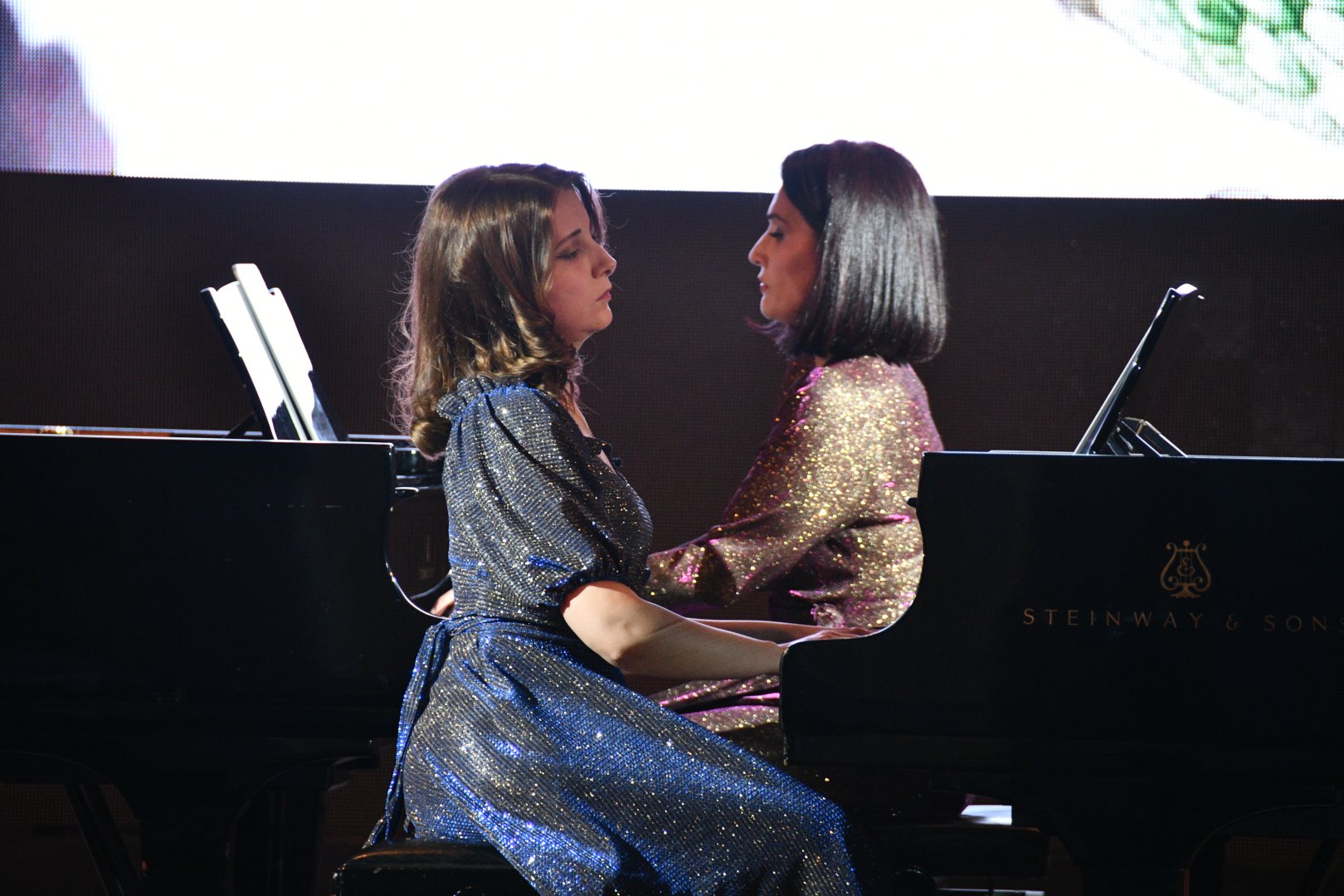 В Баку представлен великолепный вечер "Зеркало звуков" – музыка сквозь песок  (ФОТО)