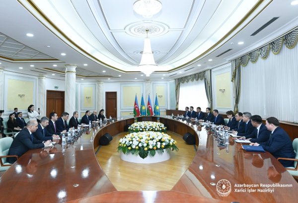 Джейхун Байрамов обсудил с казахстанским коллегой отношения стратегического партнерства между Азербайджаном и Казахстаном