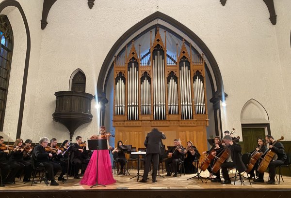 Классика в исполнении женщин на праздничном вечере в Баку  (ФОТО)