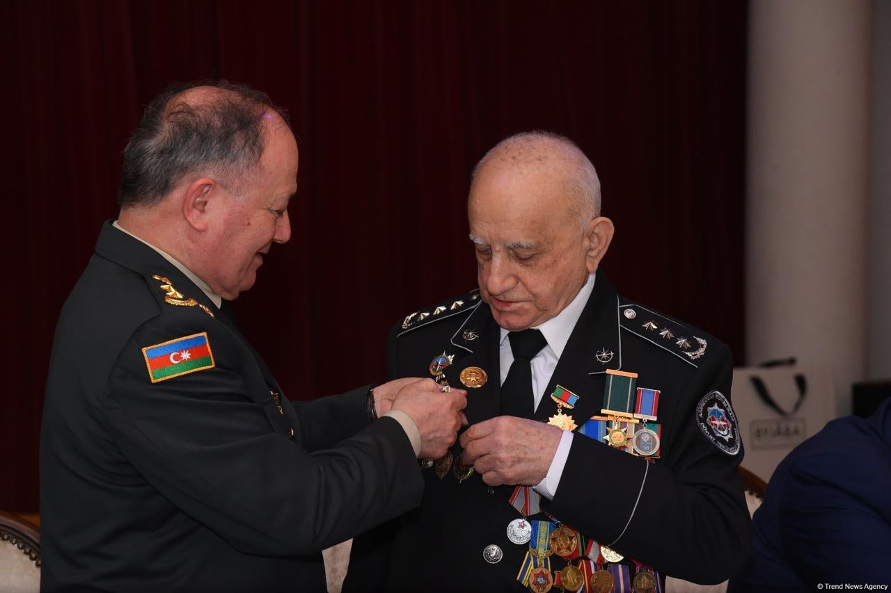 В Баку отметили 90-летие легендарного разведчика Шамиля Сулейманова (ФОТО)