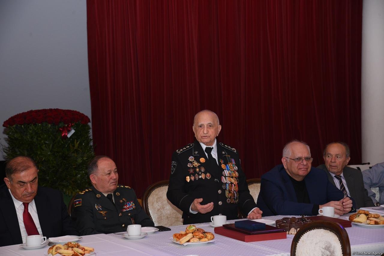 В Баку отметили 90-летие легендарного разведчика Шамиля Сулейманова (ФОТО)