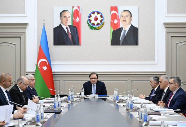 Обсуждена реализация госпрограммы по совершенствованию транспортной инфраструктуры в  Баку и прилегающих территориях (ФОТО)