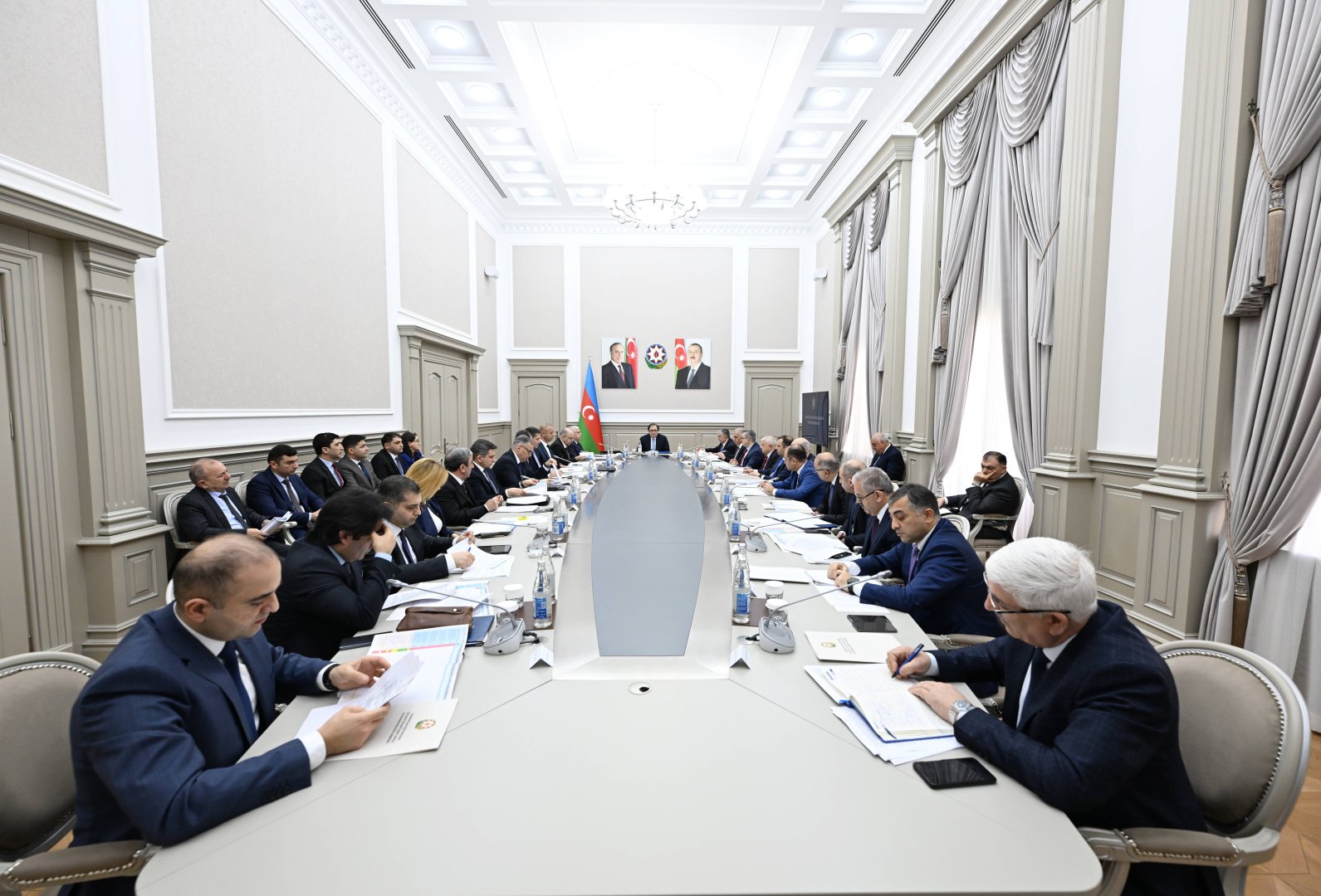 Обсуждена реализация госпрограммы по совершенствованию транспортной инфраструктуры в  Баку и прилегающих территориях (ФОТО)