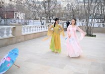 Лейла Алиева и Арзу Алиева встретились со студентами, проходящими дистанционное обучение китайскому языку в UNEC (ФОТО)