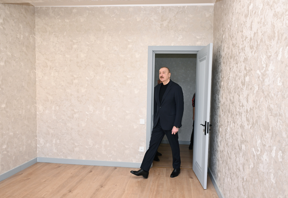 Президент Ильхам Алиев и Первая леди Мехрибан Алиева приняли участие в церемонии сдачи в эксплуатацию жилого комплекса в селе Суговушан (ВИДЕО/ФОТО)