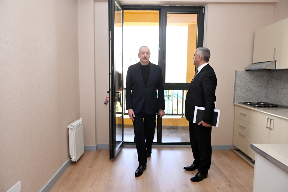Президент Ильхам Алиев и Первая леди Мехрибан Алиева приняли участие в церемонии сдачи в эксплуатацию жилого комплекса в селе Суговушан (ВИДЕО/ФОТО)
