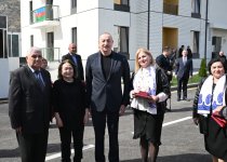 Президент Ильхам Алиев и Первая леди Мехрибан Алиева приняли участие в церемонии сдачи в эксплуатацию жилого комплекса в селе Суговушан (ВИДЕО/ФОТО)