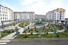 Президент Ильхам Алиев и Первая леди Мехрибан Алиева приняли участие в церемонии сдачи в эксплуатацию жилого комплекса в селе Суговушан (ВИДЕО/ФОТО)