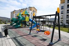 Президент Ильхам Алиев и Первая леди Мехрибан Алиева приняли участие в церемонии сдачи в эксплуатацию жилого комплекса в селе Суговушан (ВИДЕО/ФОТО)