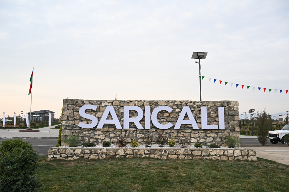 Президент Ильхам Алиев и Первая леди Мехрибан Алиева приняли участие в открытии первого этапа села Сарыджалы Агдамского района (ВИДЕО/ФОТО)