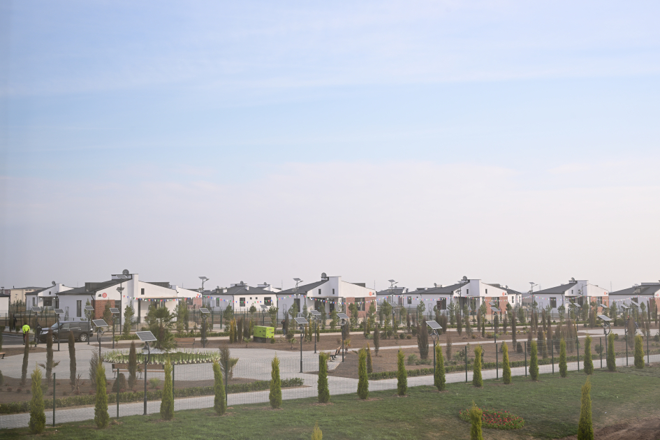 Президент Ильхам Алиев и Первая леди Мехрибан Алиева приняли участие в открытии первого этапа села Сарыджалы Агдамского района (ВИДЕО/ФОТО)