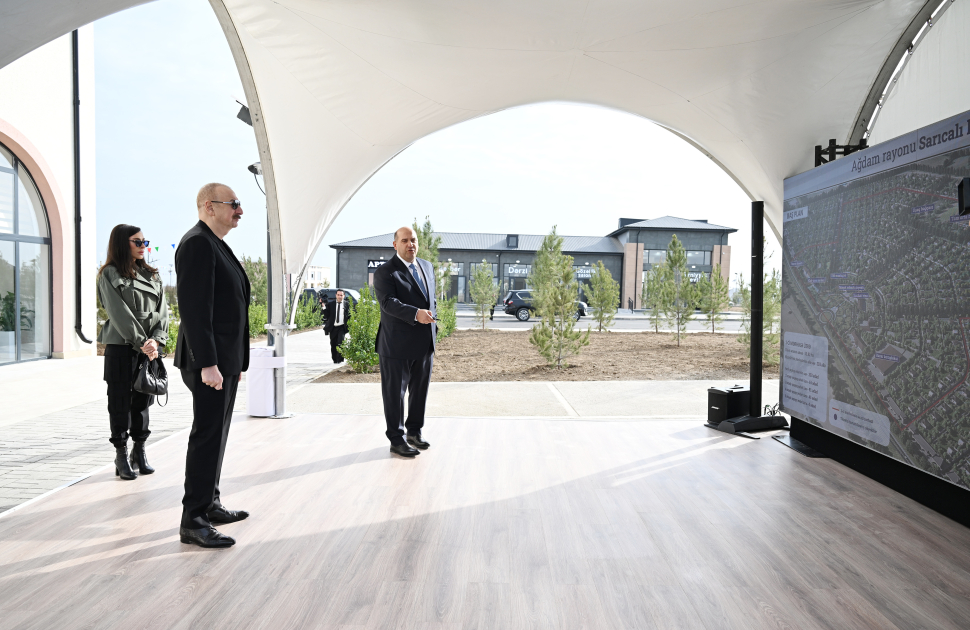 Президент Ильхам Алиев и Первая леди Мехрибан Алиева приняли участие в открытии первого этапа села Сарыджалы Агдамского района (ВИДЕО/ФОТО)