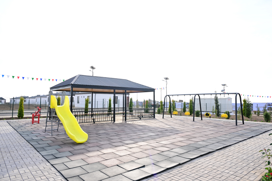 Президент Ильхам Алиев и Первая леди Мехрибан Алиева приняли участие в открытии первого этапа села Сарыджалы Агдамского района (ВИДЕО/ФОТО)