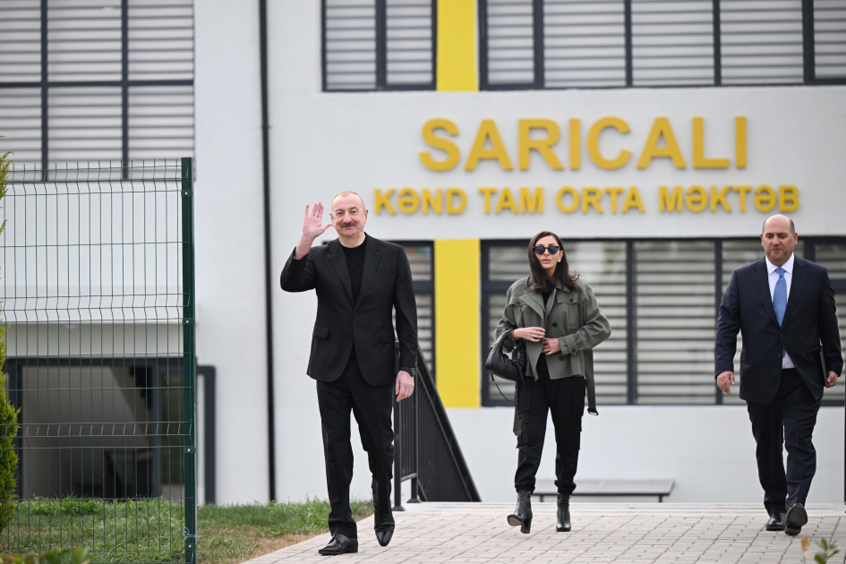 Президент Ильхам Алиев и Первая леди Мехрибан Алиева приняли участие в открытии первого этапа села Сарыджалы Агдамского района (ВИДЕО/ФОТО)