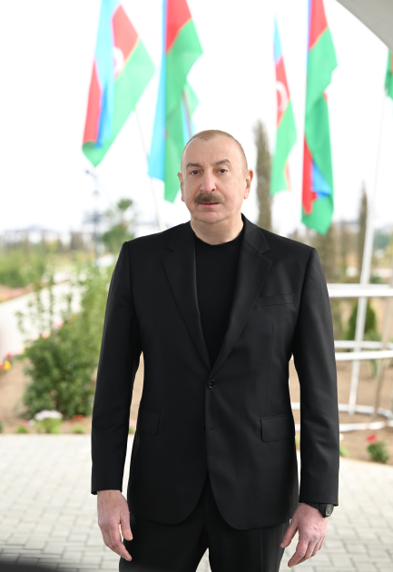 Президент Ильхам Алиев и Первая леди Мехрибан Алиева приняли участие в открытии первого этапа села Сарыджалы Агдамского района (ВИДЕО/ФОТО)