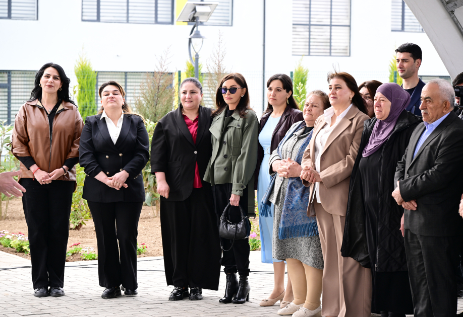 Президент Ильхам Алиев и Первая леди Мехрибан Алиева приняли участие в открытии первого этапа села Сарыджалы Агдамского района (ВИДЕО/ФОТО)