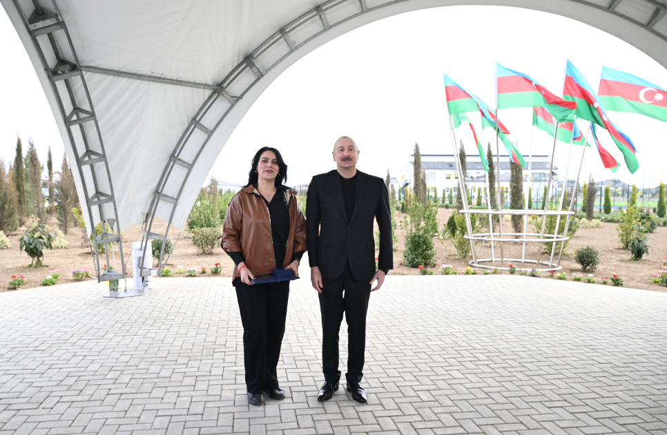 Президент Ильхам Алиев и Первая леди Мехрибан Алиева приняли участие в открытии первого этапа села Сарыджалы Агдамского района (ВИДЕО/ФОТО)