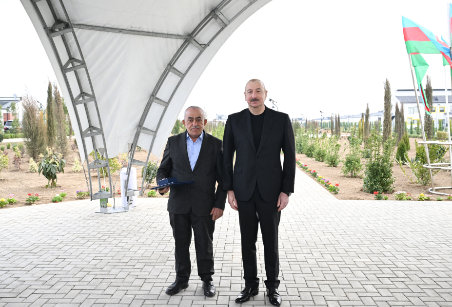 Президент Ильхам Алиев и Первая леди Мехрибан Алиева приняли участие в открытии первого этапа села Сарыджалы Агдамского района (ВИДЕО/ФОТО)