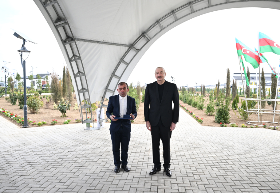 Президент Ильхам Алиев и Первая леди Мехрибан Алиева приняли участие в открытии первого этапа села Сарыджалы Агдамского района (ВИДЕО/ФОТО)