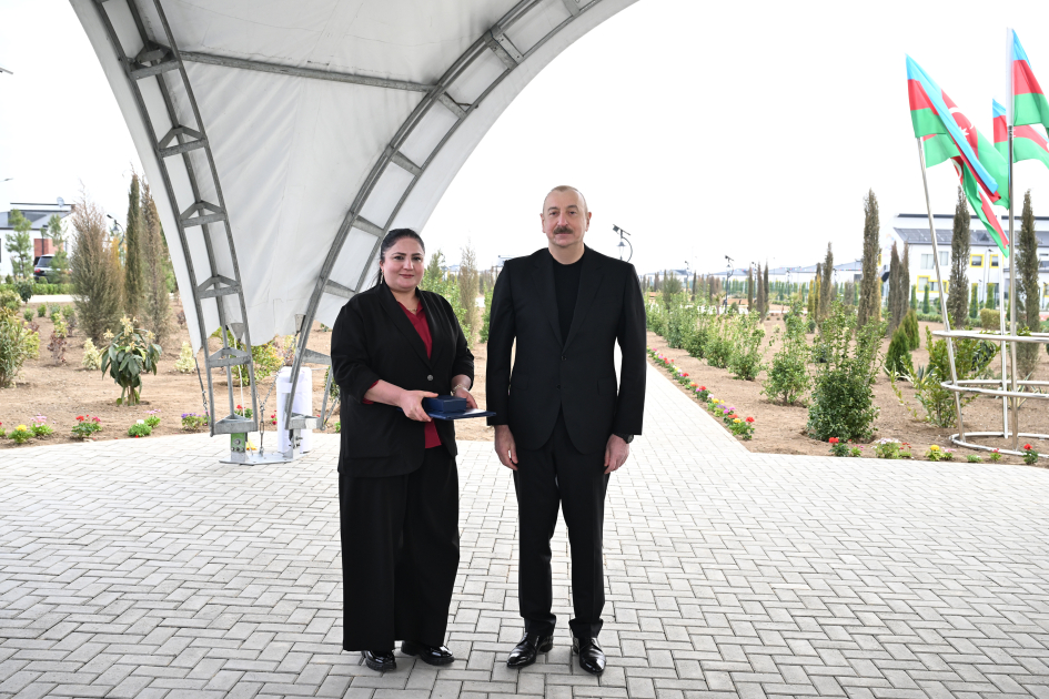 Президент Ильхам Алиев и Первая леди Мехрибан Алиева приняли участие в открытии первого этапа села Сарыджалы Агдамского района (ВИДЕО/ФОТО)