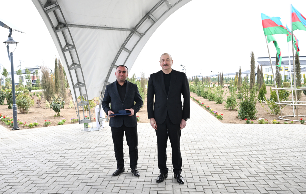 Президент Ильхам Алиев и Первая леди Мехрибан Алиева приняли участие в открытии первого этапа села Сарыджалы Агдамского района (ВИДЕО/ФОТО)