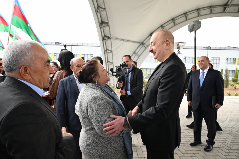 Президент Ильхам Алиев и Первая леди Мехрибан Алиева приняли участие в открытии первого этапа села Сарыджалы Агдамского района (ВИДЕО/ФОТО)