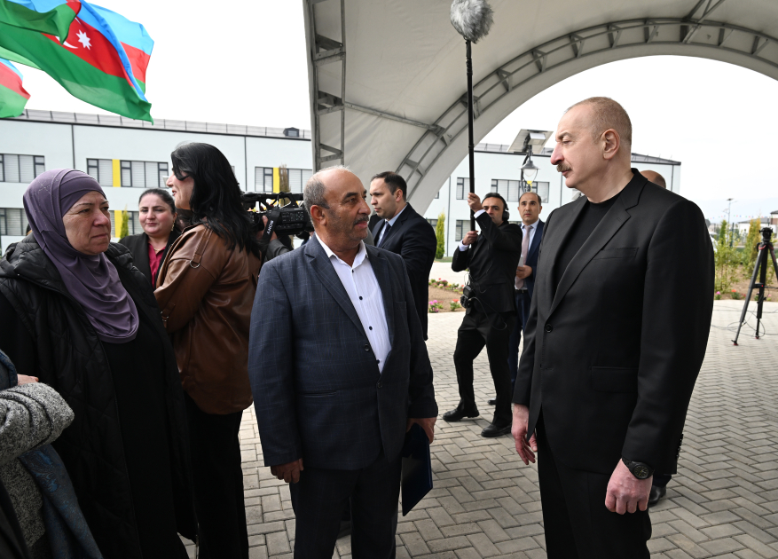 Президент Ильхам Алиев и Первая леди Мехрибан Алиева приняли участие в открытии первого этапа села Сарыджалы Агдамского района (ВИДЕО/ФОТО)
