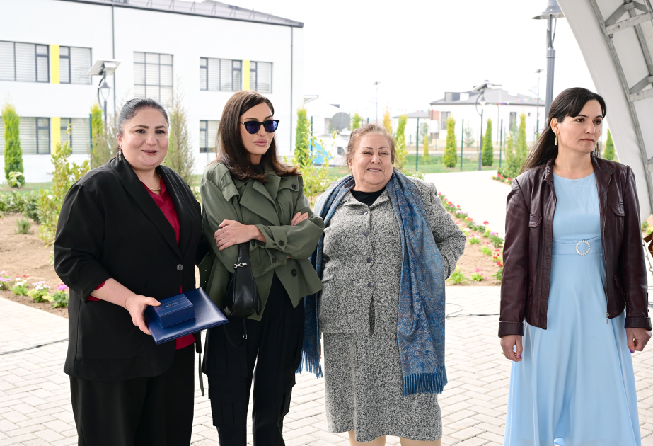 Президент Ильхам Алиев и Первая леди Мехрибан Алиева приняли участие в открытии первого этапа села Сарыджалы Агдамского района (ВИДЕО/ФОТО)