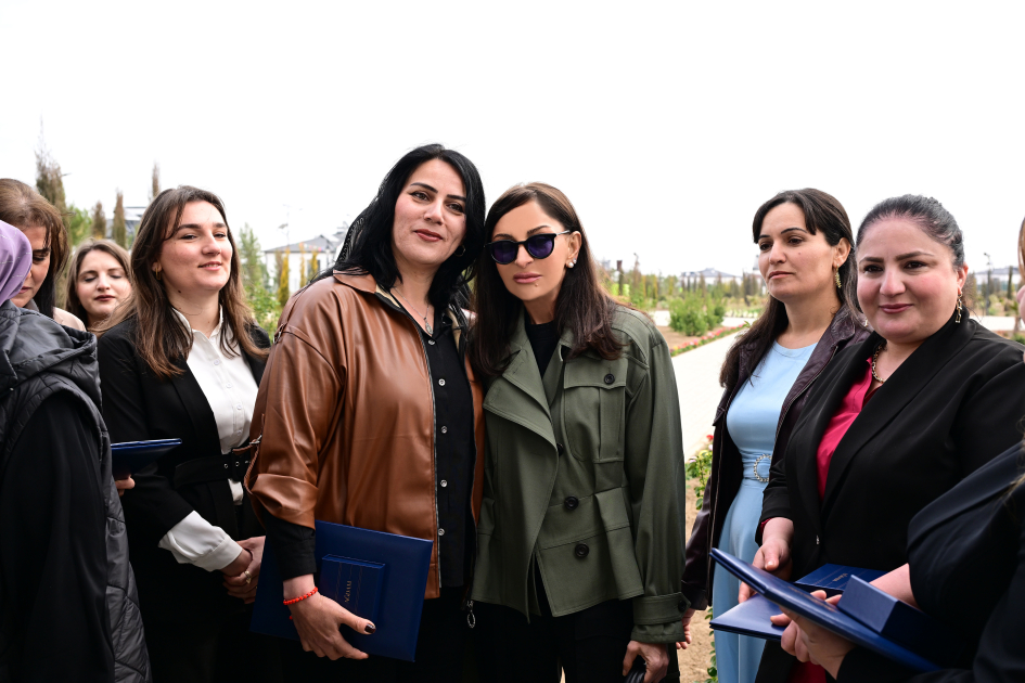 Президент Ильхам Алиев и Первая леди Мехрибан Алиева приняли участие в открытии первого этапа села Сарыджалы Агдамского района (ВИДЕО/ФОТО)