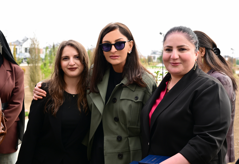 Президент Ильхам Алиев и Первая леди Мехрибан Алиева приняли участие в открытии первого этапа села Сарыджалы Агдамского района (ВИДЕО/ФОТО)