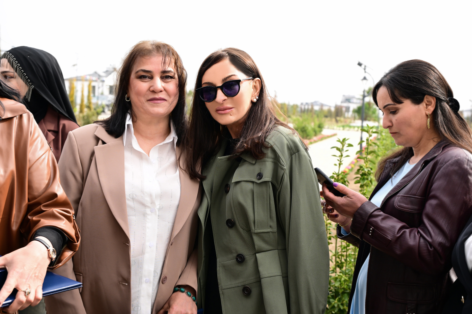 Президент Ильхам Алиев и Первая леди Мехрибан Алиева приняли участие в открытии первого этапа села Сарыджалы Агдамского района (ВИДЕО/ФОТО)