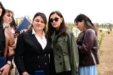 Президент Ильхам Алиев и Первая леди Мехрибан Алиева приняли участие в открытии первого этапа села Сарыджалы Агдамского района (ВИДЕО/ФОТО)