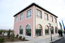 Президент Ильхам Алиев и Первая леди Мехрибан Алиева приняли участие в открытии первого этапа села Сарыджалы Агдамского района (ВИДЕО/ФОТО)