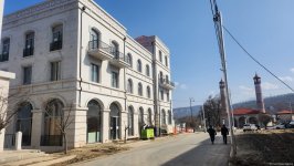 На улице Карабах города Шуша строятся 10 зданий (ФОТО)