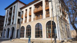 На улице Карабах города Шуша строятся 10 зданий (ФОТО)