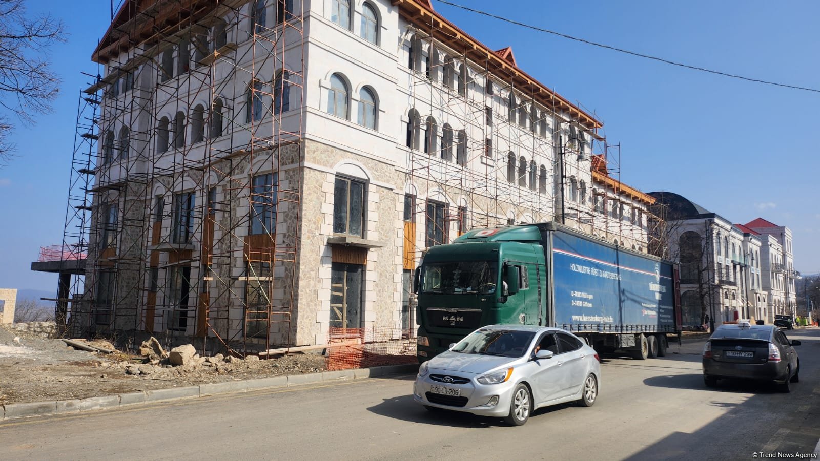 На улице Карабах города Шуша строятся 10 зданий (ФОТО)