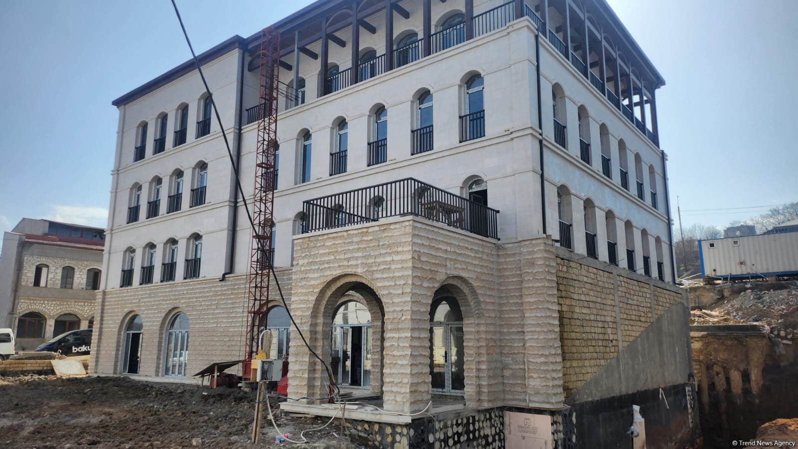 На улице Карабах города Шуша строятся 10 зданий (ФОТО)