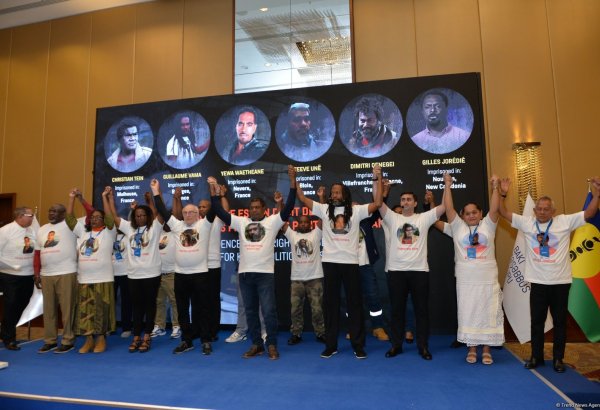 В Баку состоялся флешмоб, посвященный борцам с колониальным режимом (ФОТО)