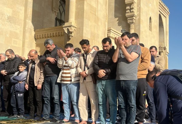 В Баку совершен праздничный намаз (ФОТО)