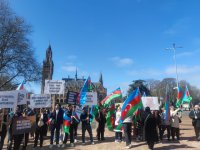 Проживающие в Европе азербайджанцы провели акцию протеста перед Дворцом мира в Гааге (ФОТО)