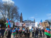 Проживающие в Европе азербайджанцы провели акцию протеста перед Дворцом мира в Гааге (ФОТО)