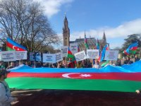 Проживающие в Европе азербайджанцы провели акцию протеста перед Дворцом мира в Гааге (ФОТО)