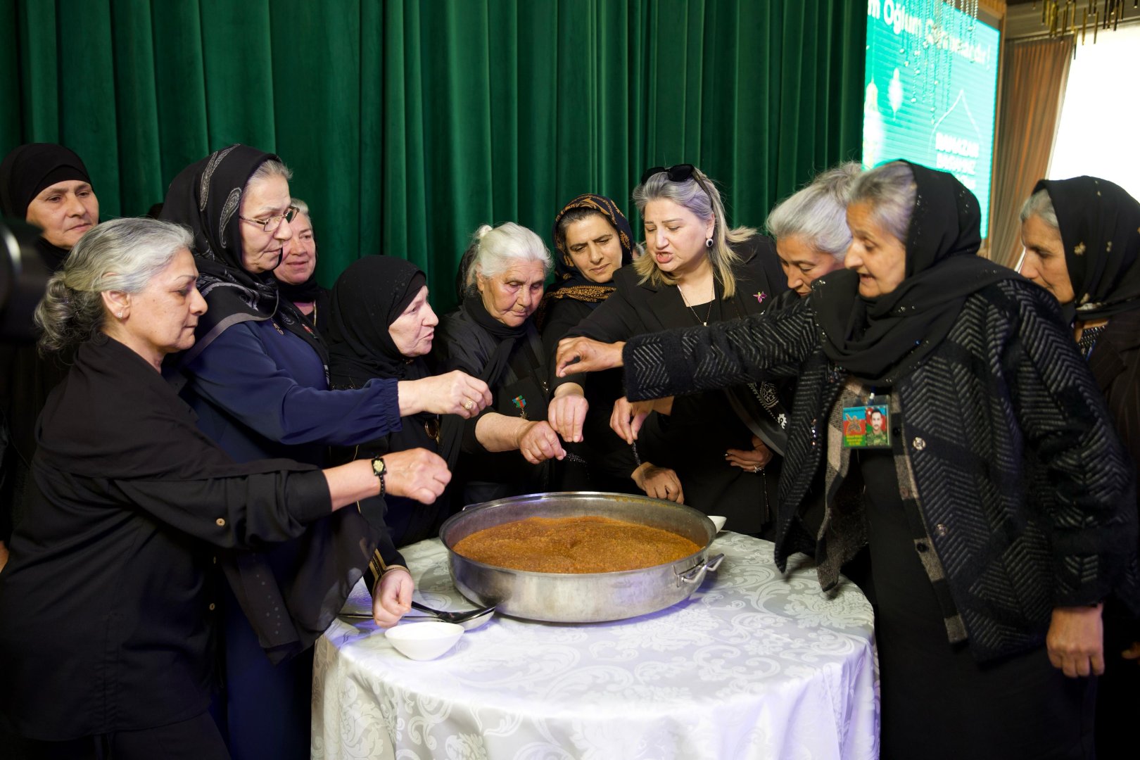 Фонд Гейдара Алиева вместе с семьями шехидов на празднике Рамазан (ФОТО/ВИДЕО)