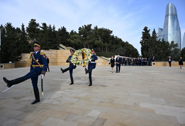 Президент Германии Франк-Вальтер Штайнмайер посетил Шехидляр хиябаны (ФОТО)
