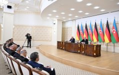 Президент Ильхам Алиев и Президент Германии выступили с заявлениями для прессы (ФОТО/ВИДЕО)